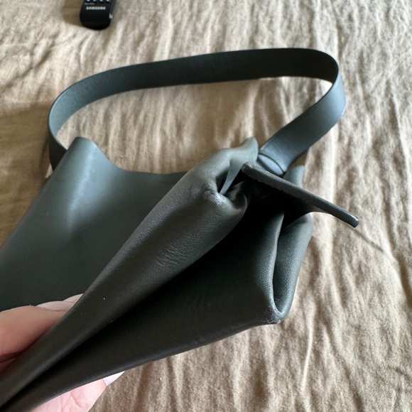 COS Medium Shopper Grained Leather Tote - Picture 14 of 14